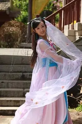 《穿越时空之灵格格》：清朝格格的现代奇遇，爆笑恋爱之旅！